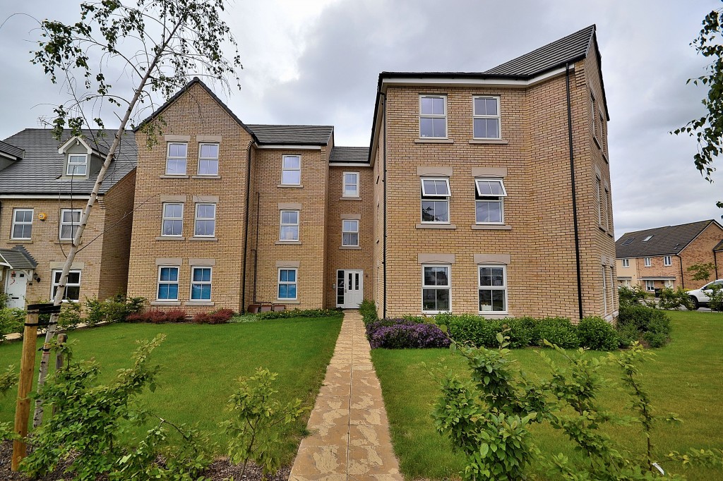 Leighton Buzzard, Bedfordshire, 2 bedroom, Upper Floor Flat