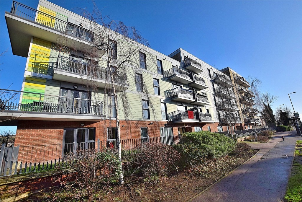 London Road, Dunstable, Beds, 1 bedroom, Upper Floor Flat