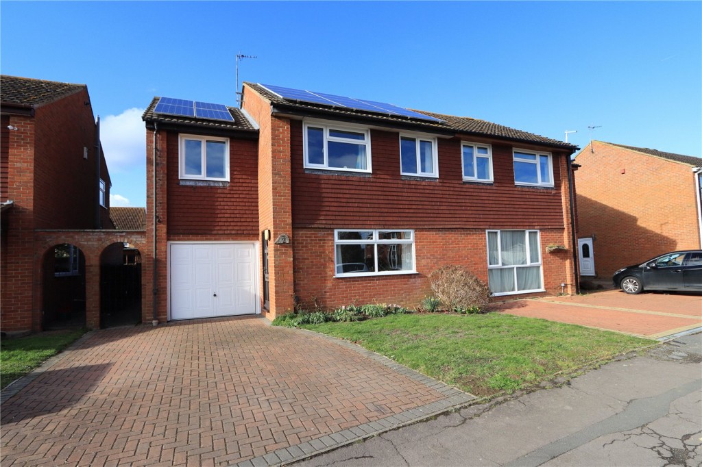 Newport Pagnell, Buckinghamshire, 4 bedroom, Semi Detached House