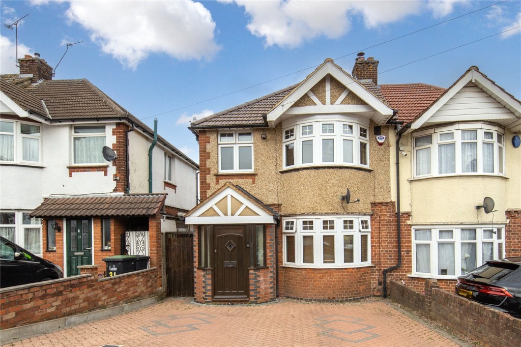 Luton, Bedfordshire, 3 bedroom, Semi Detached House